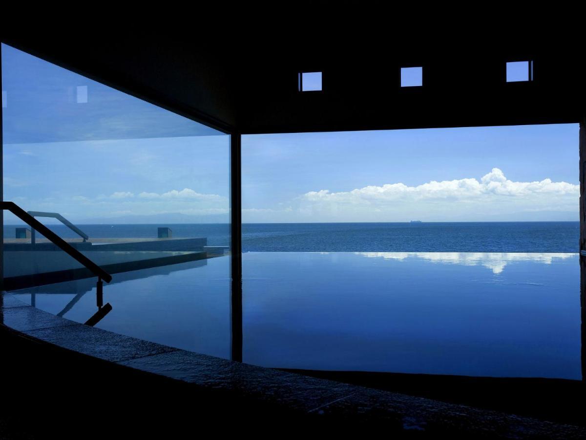 Отель Awaji Yumesenkei Sumoto Экстерьер фото