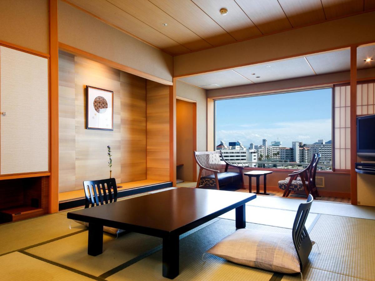 Отель Awaji Yumesenkei Sumoto Экстерьер фото